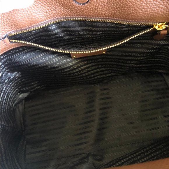 Prada bag - Picture 5 of 8